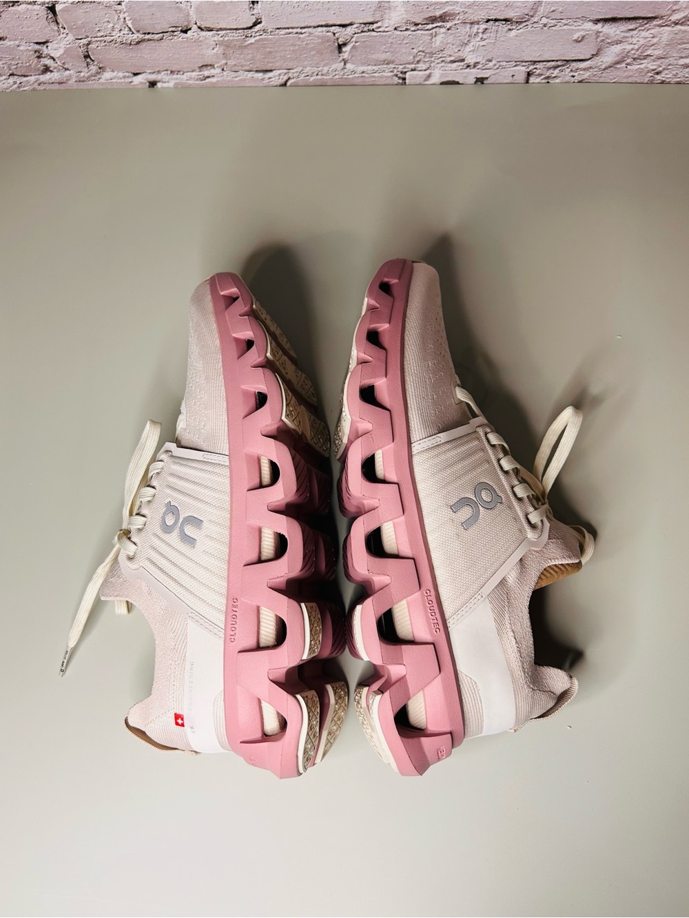 On Cloudswift 4 Women’s Athletic Shoe Pink New - Picture 2 of 7